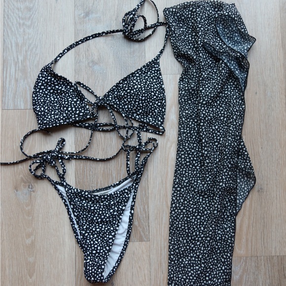 White fox speckeled black and white bikini - Picture 4 of 10